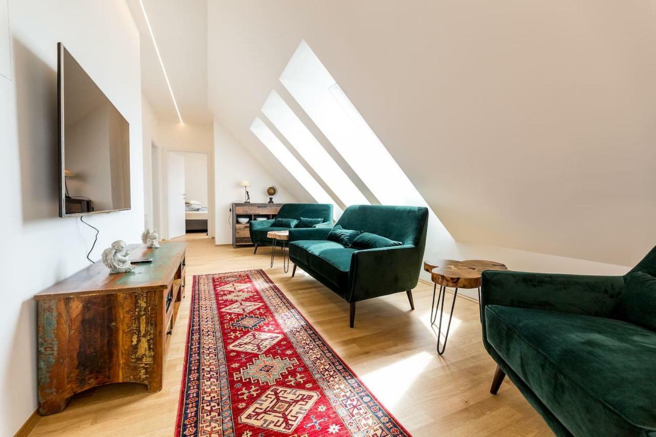 Grosse Dachgeschosswohnung Im Herzen Von Graz Buitenkant foto