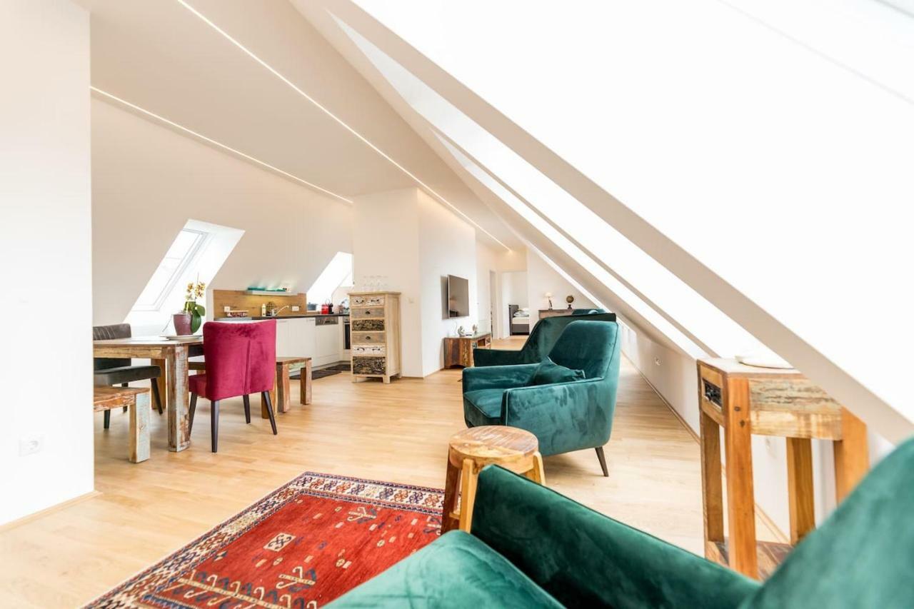 Grosse Dachgeschosswohnung Im Herzen Von Graz Buitenkant foto