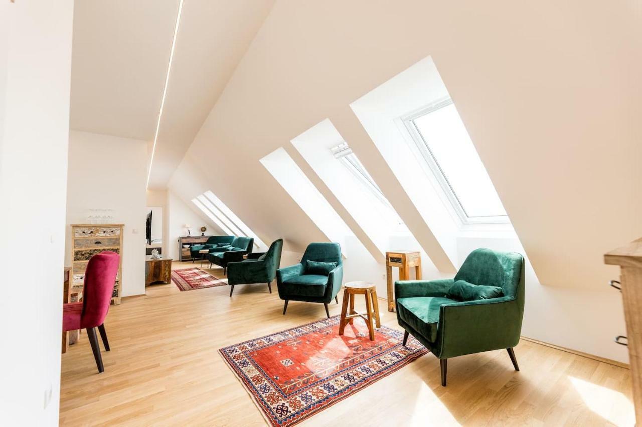 Grosse Dachgeschosswohnung Im Herzen Von Graz Buitenkant foto