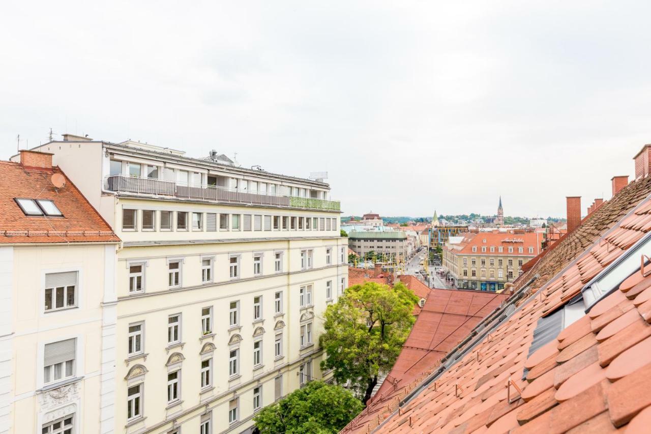 Grosse Dachgeschosswohnung Im Herzen Von Graz Buitenkant foto