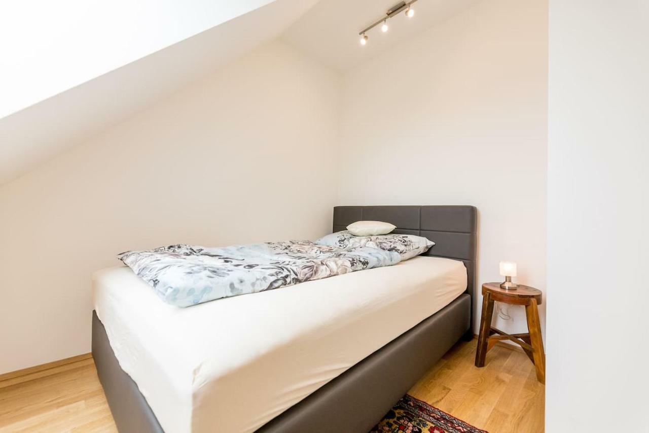 Grosse Dachgeschosswohnung Im Herzen Von Graz Buitenkant foto