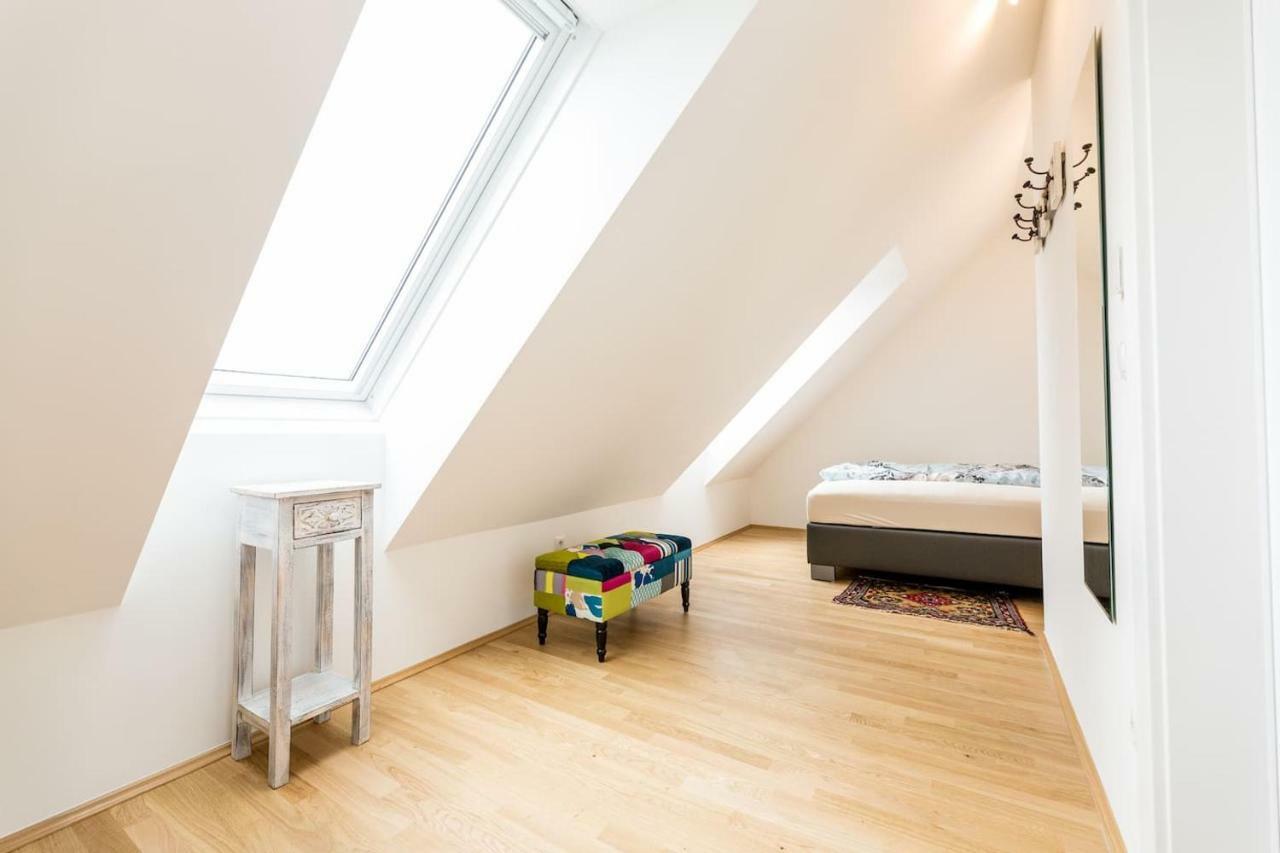 Grosse Dachgeschosswohnung Im Herzen Von Graz Buitenkant foto
