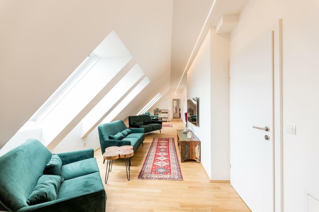 Grosse Dachgeschosswohnung Im Herzen Von Graz Buitenkant foto