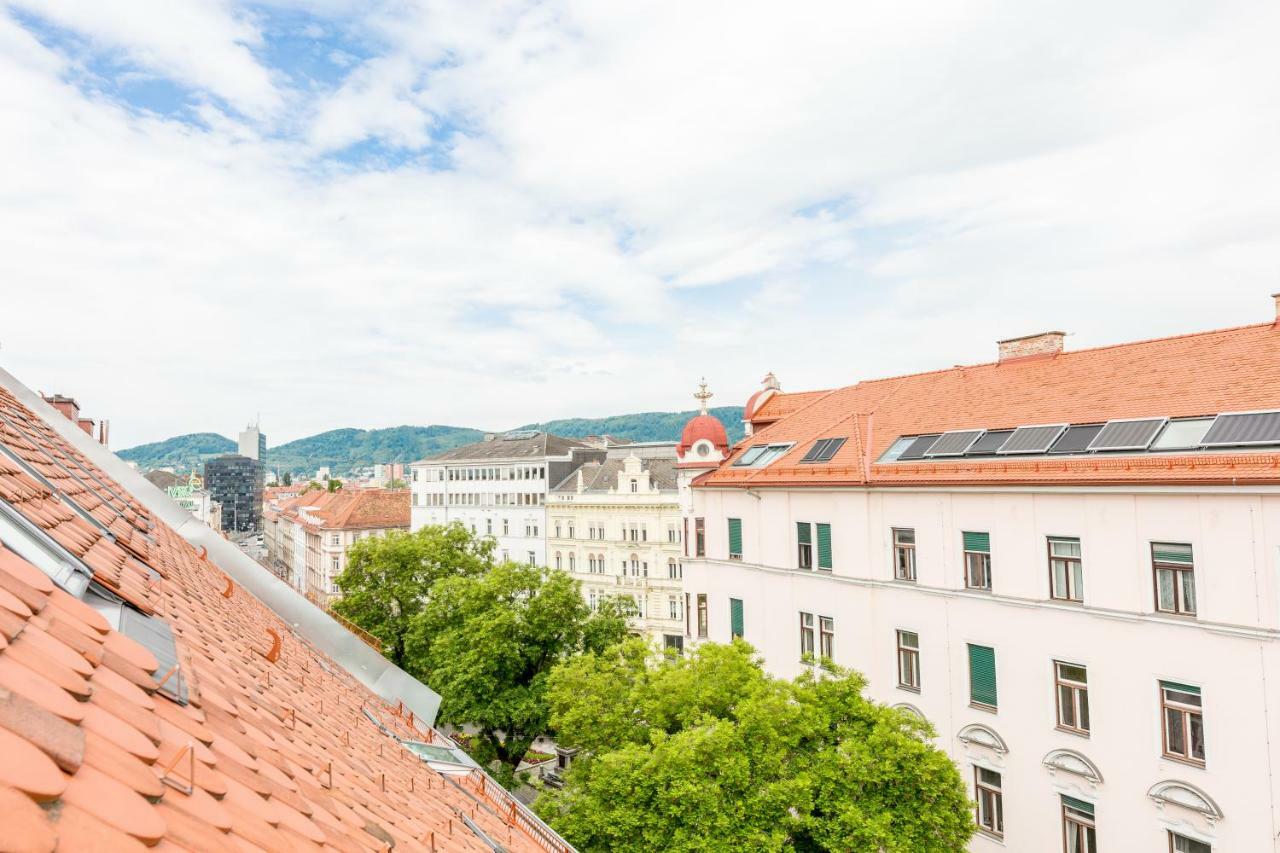 Grosse Dachgeschosswohnung Im Herzen Von Graz Buitenkant foto