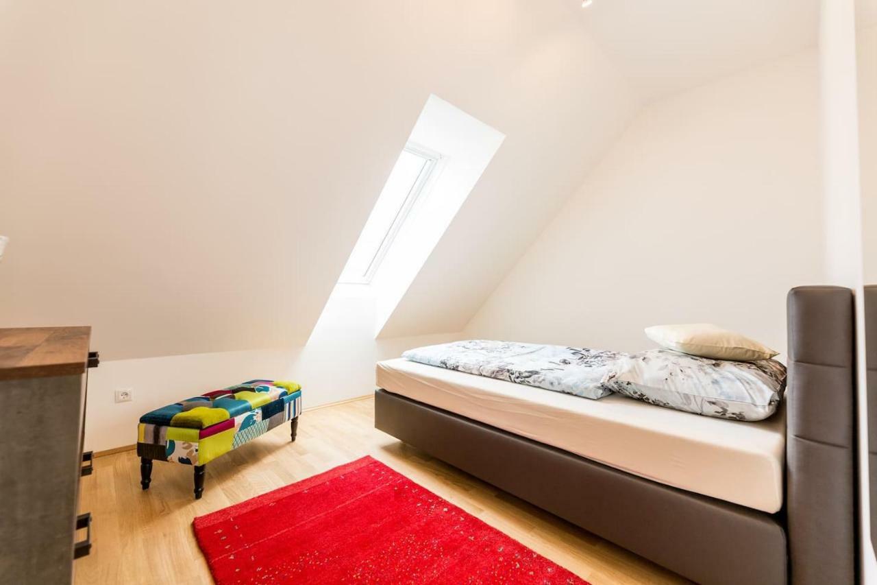 Grosse Dachgeschosswohnung Im Herzen Von Graz Buitenkant foto