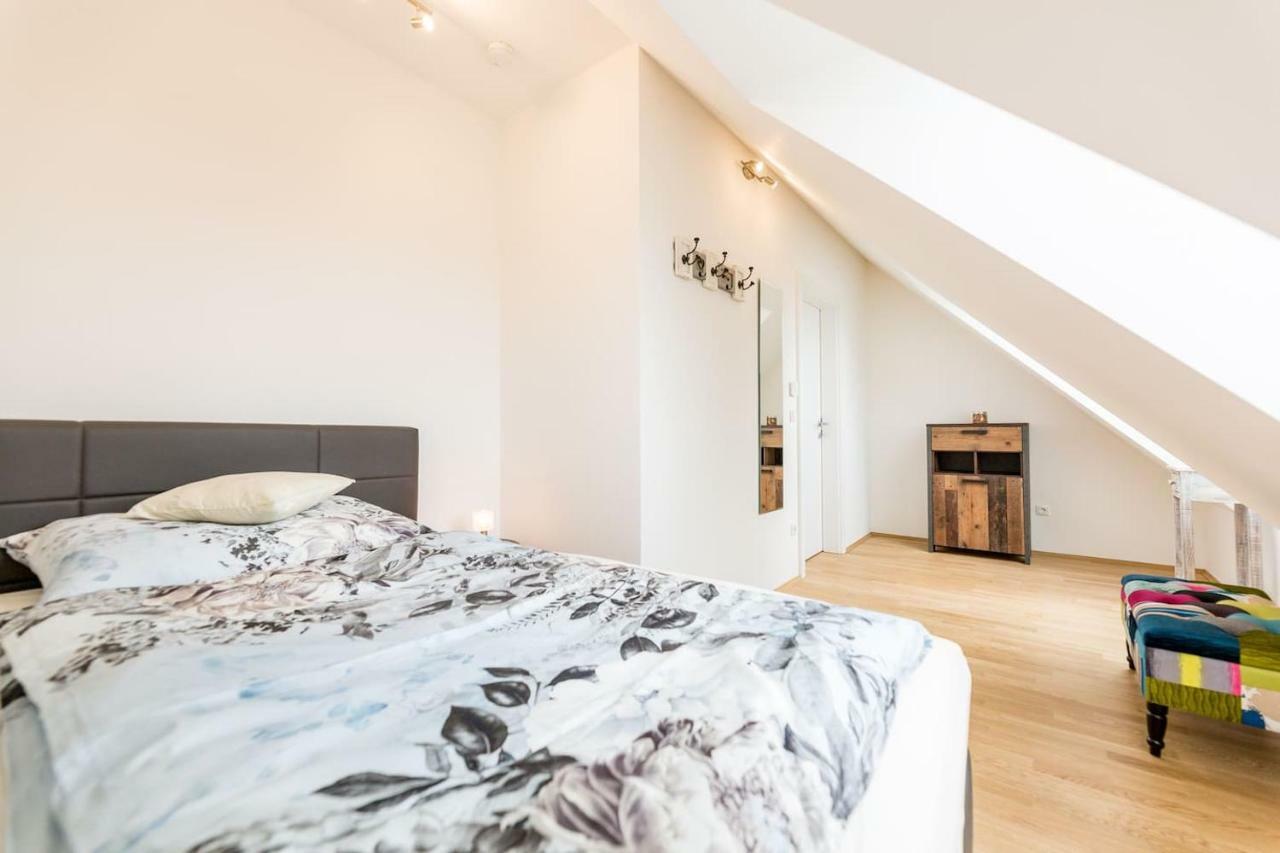 Grosse Dachgeschosswohnung Im Herzen Von Graz Buitenkant foto